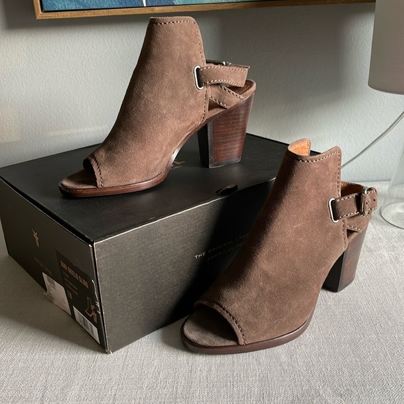 Chocolate suede open toe bootie Frye dani shield sling - Picture 1 of 3